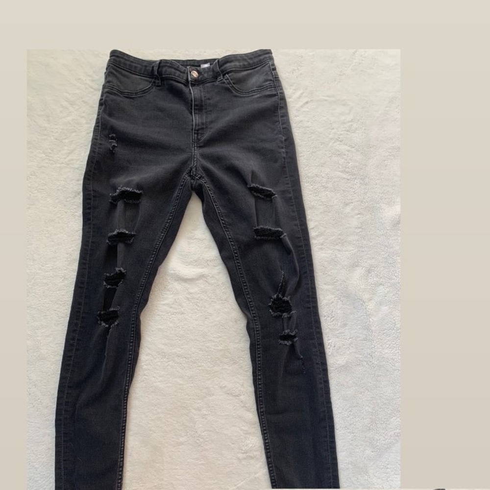 Ripped black jeans